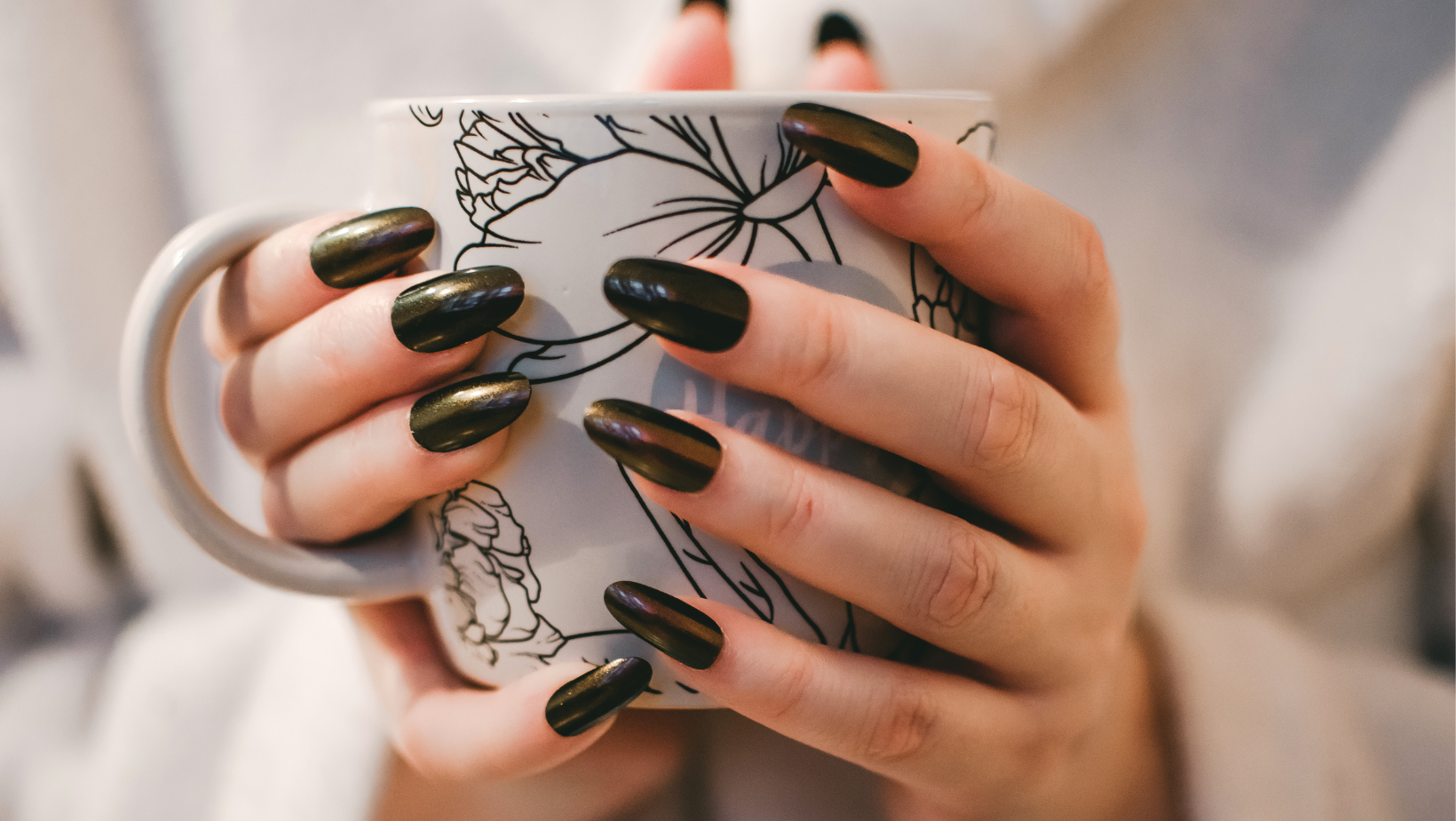 A Importância do Cuidado com as Unhas: Reflexões sobre Autoestima e Amor-próprio